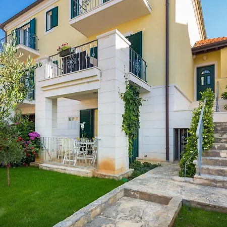 Roko - Charme Holidays Daire Supetar