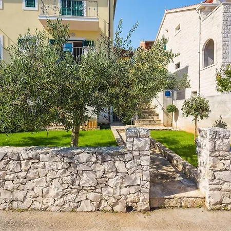 Roko - Charme Holidays Daire Supetar