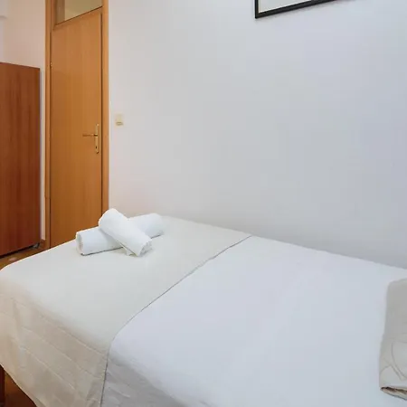 Roko - Charme Holidays Apartment Supetar